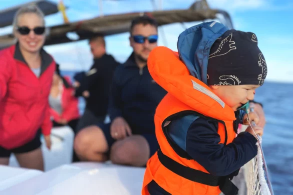 rejsy rodzinne dziecko na jachcie