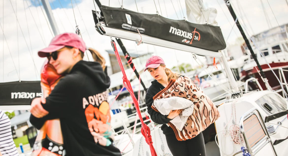 czego nie brać na obóz młodzieżowy na mazurach, lista rzeczy do spakowania na żagle